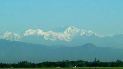 ৩১ অক্টোবর, ২০২০ পার্বতীপুর-দিনাজপুর রোডের রাজাবাসর এলাকা হতে কাঞ্চনজঙ্ঘার এ দৃশ্য দেখা গেছে