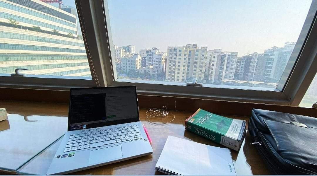 AIUB এর CSE & EEE Department সম্পর্কে কিছু তথ্য।