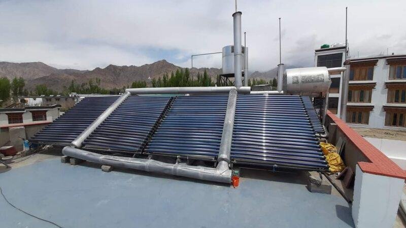 হোটেলের ছাদে সোলার গিজার